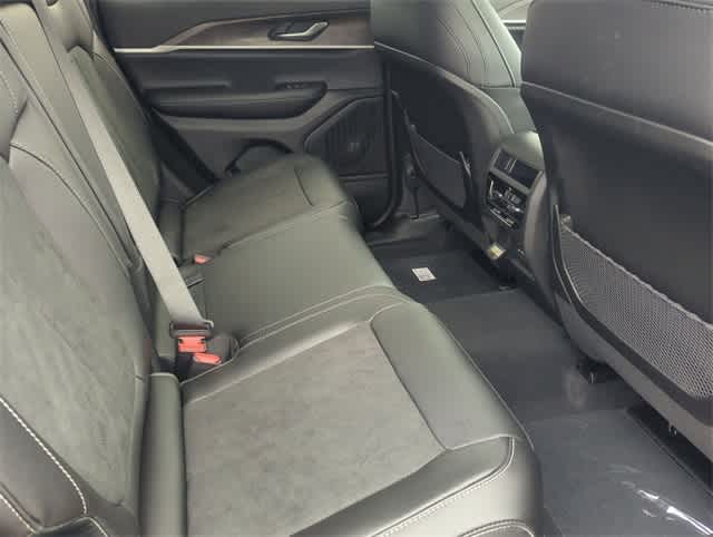 Thumbnail: 2026 Jeep Grand Cherokee - 20