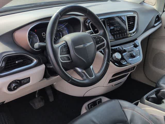 Thumbnail: 2018 Chrysler Pacifica - 10