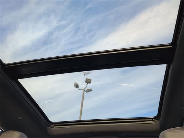 Thumbnail: 2017 Cadillac XT5 - 22