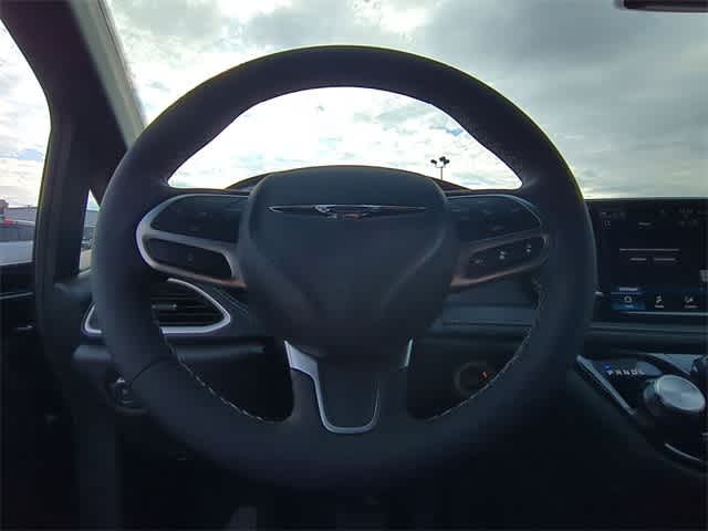 Thumbnail: 2026 Chrysler Pacifica - 25