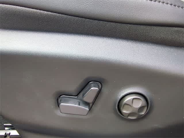 Thumbnail: 2026 Chrysler Pacifica - 18