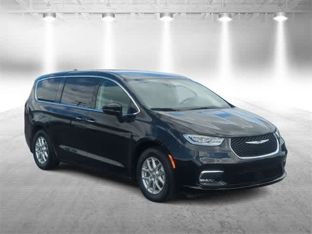 Thumbnail: 2024 Chrysler Pacifica - 2