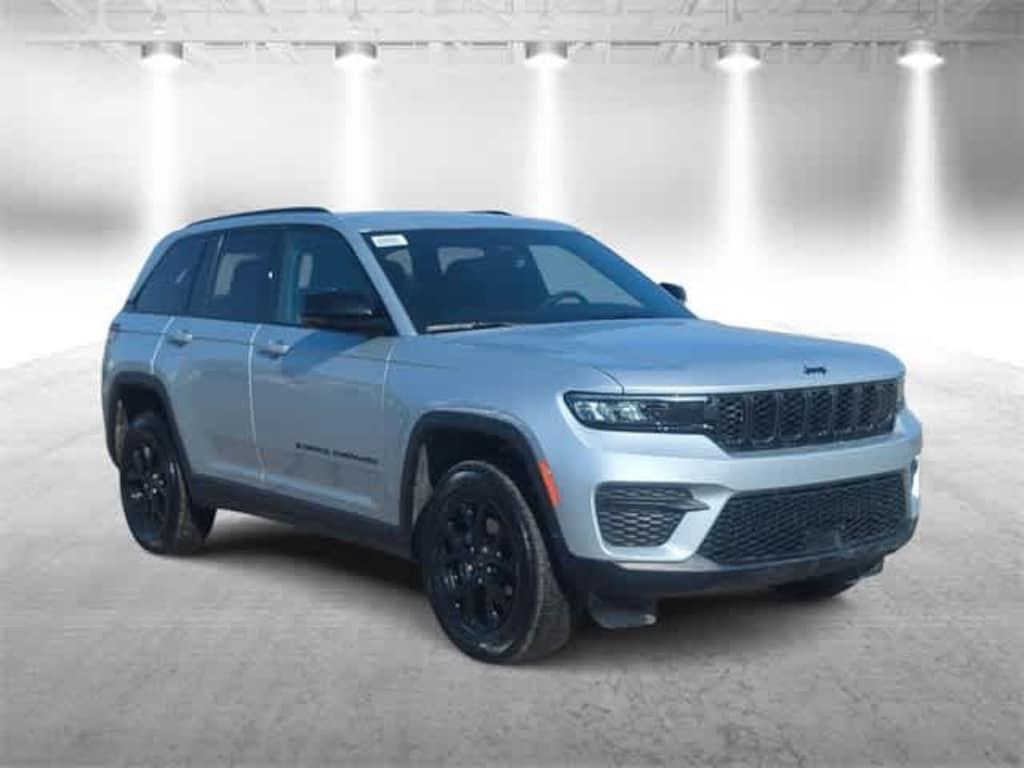 New 2025 Jeep Grand Cherokee Laredo Sport Utility