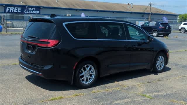 Thumbnail: 2023 Chrysler Pacifica - 8