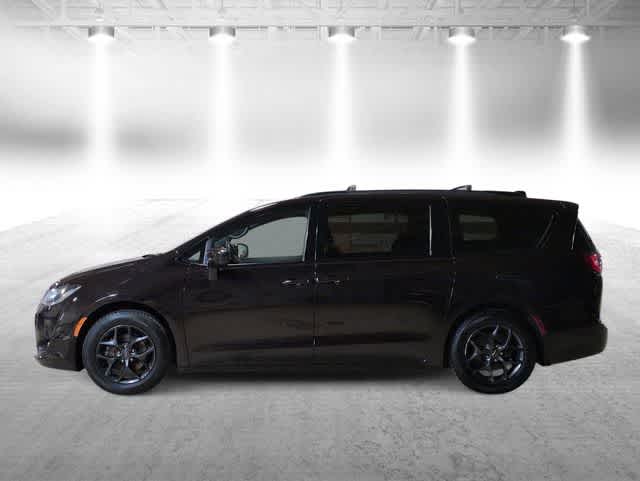 Thumbnail: 2018 Chrysler Pacifica - 5