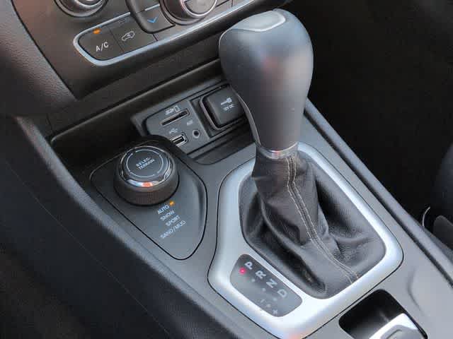 Thumbnail: 2014 Jeep Cherokee - 33