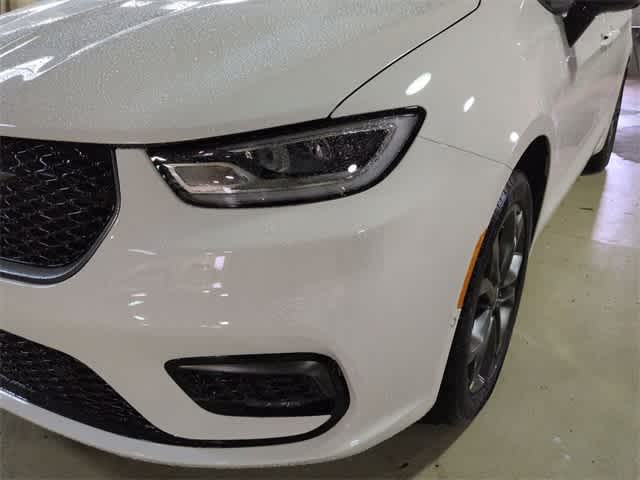 Thumbnail: 2026 Chrysler Pacifica - 11