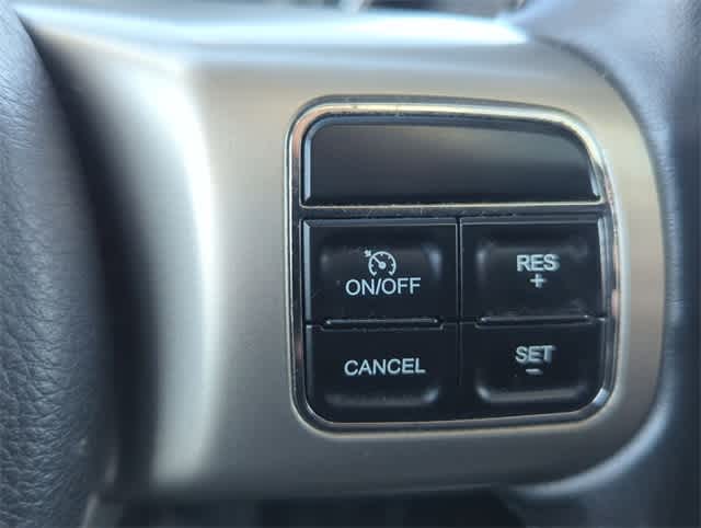 Thumbnail: 2011 Jeep Grand Cherokee - 26