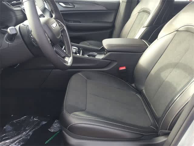 Thumbnail: 2025 Jeep Grand Cherokee L - 16