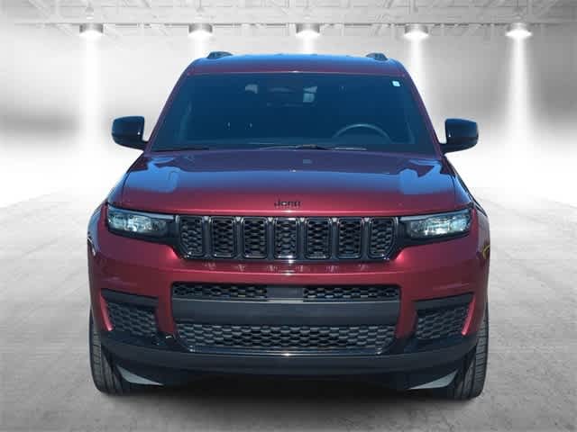 2023 Jeep Grand Cherokee Laredo Altitude photo 3