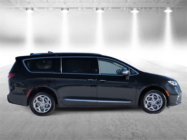 Thumbnail: 2021 Chrysler Pacifica - 9