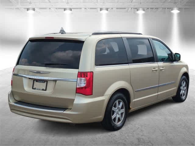 Thumbnail: 2011 Chrysler Town & Country - 8