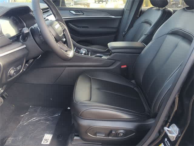 Thumbnail: 2025 Jeep Grand Cherokee L - 16