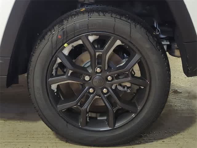 Thumbnail: 2025 Jeep Grand Cherokee - 14