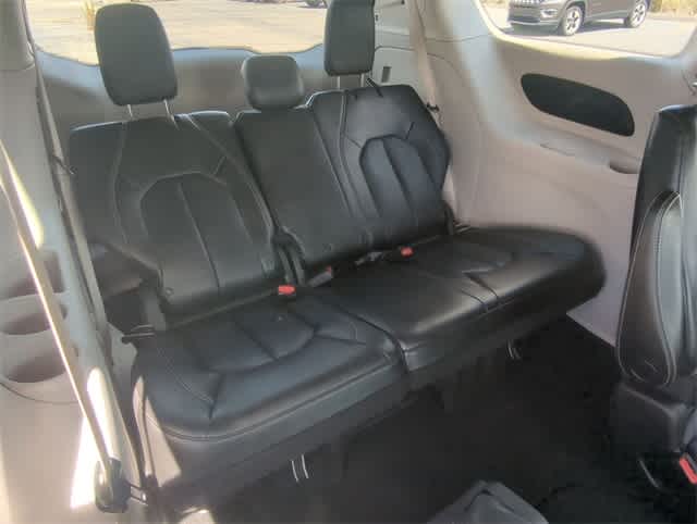Thumbnail: 2021 Chrysler Voyager - 21
