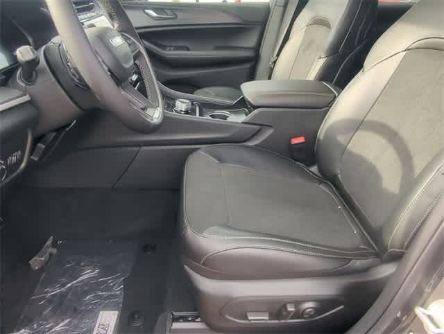 Thumbnail: 2025 Jeep Grand Cherokee L - 16