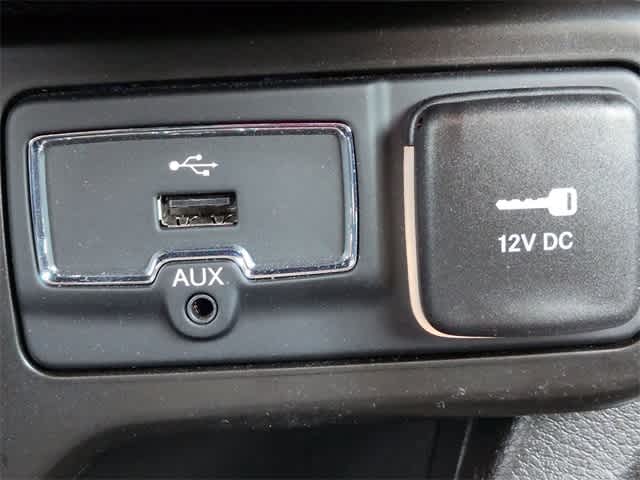 Thumbnail: 2023 Jeep Renegade - 31