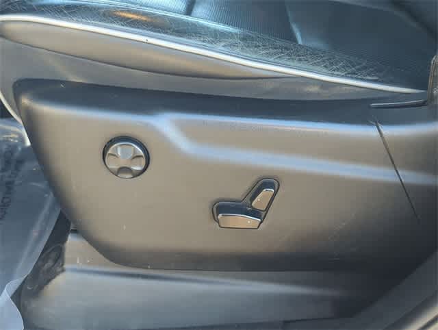 Thumbnail: 2011 Jeep Grand Cherokee - 17