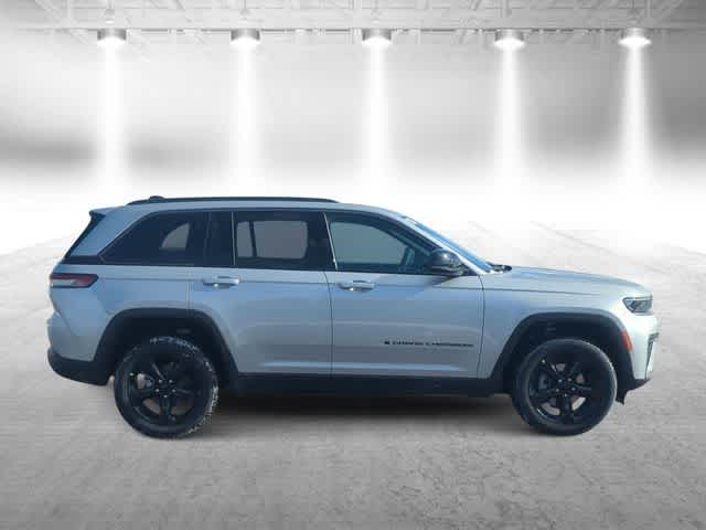 Thumbnail: 2026 Jeep Grand Cherokee - 9