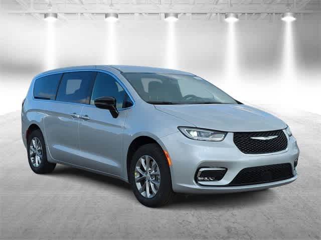 Thumbnail: 2026 Chrysler Pacifica - 2