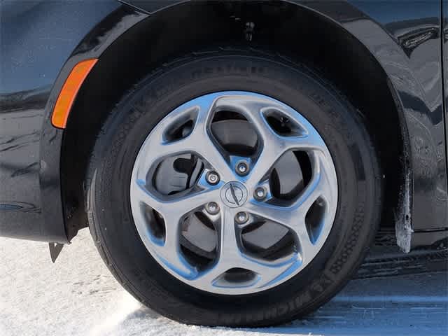 Thumbnail: 2021 Chrysler Pacifica - 14