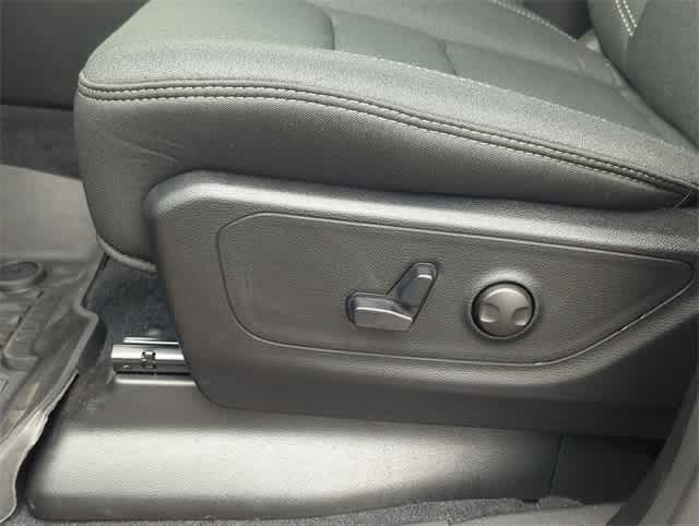 Thumbnail: 2026 RAM 1500 - 17