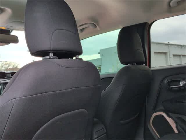 Thumbnail: 2017 Jeep Renegade - 24