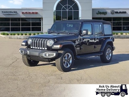 New 2023 Jeep Wrangler Sport Utility 4-DOOR SAHARA 4X4 Black For Sale |  Medford OR Lithia Motors | Stock: 230060