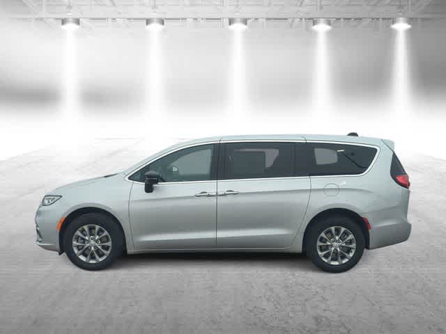 Thumbnail: 2026 Chrysler Pacifica - 5
