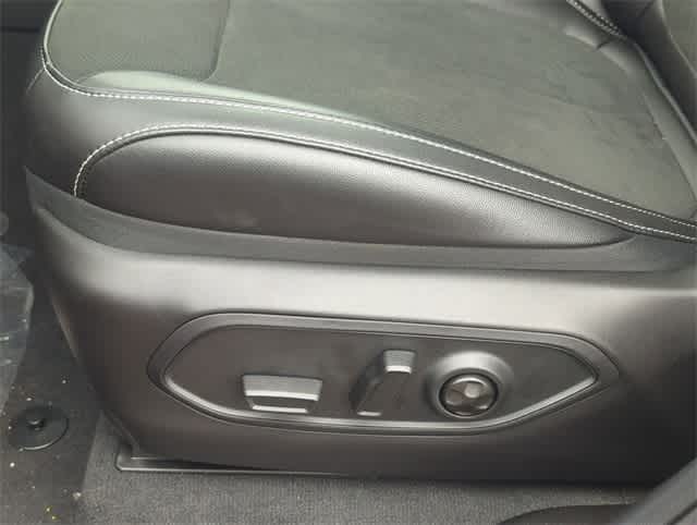 Thumbnail: 2025 Jeep Grand Cherokee - 17