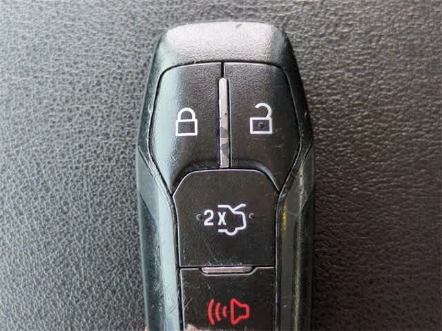 2015 Ford Edge SE 32