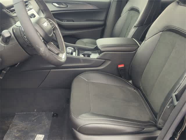 Thumbnail: 2025 Jeep Grand Cherokee - 16