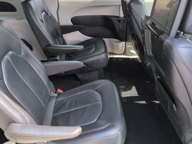 Thumbnail: 2018 Chrysler Pacifica - 21