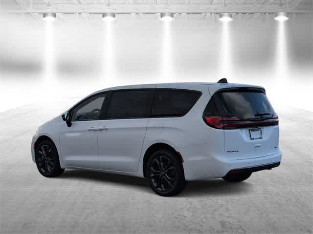 Thumbnail: 2026 Chrysler Pacifica - 6