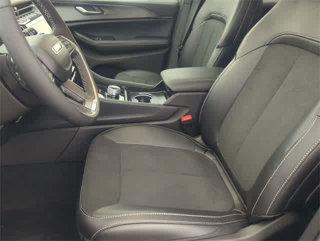 Thumbnail: 2025 Jeep Grand Cherokee - 16