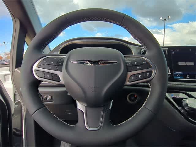 Thumbnail: 2026 Chrysler Pacifica - 25