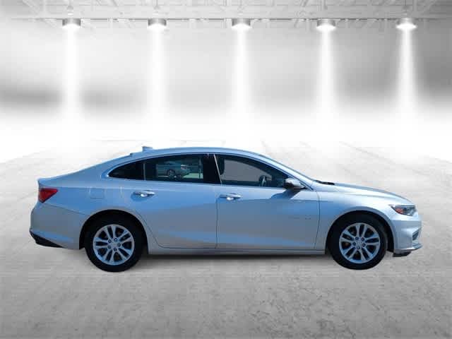Thumbnail: 2016 Chevrolet Malibu - 9