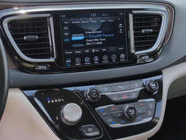 Thumbnail: 2018 Chrysler Pacifica - 29