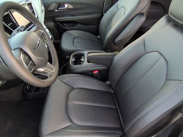 Thumbnail: 2026 Chrysler Pacifica - 17