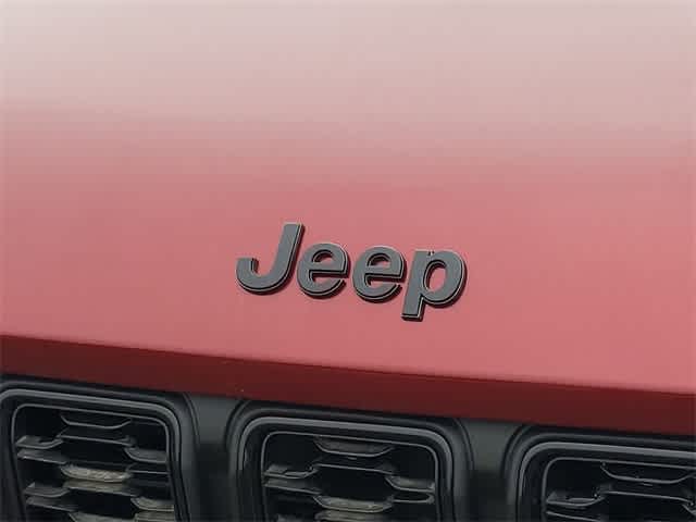 2025 Jeep Grand Cherokee Laredo 11