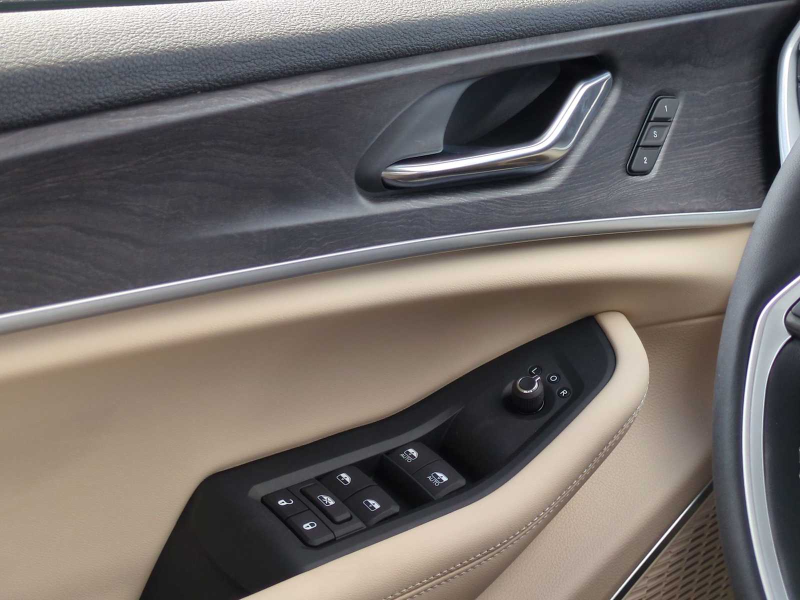 Thumbnail: 2025 Jeep Grand Cherokee - 41