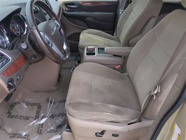 Thumbnail: 2011 Chrysler Town & Country - 15