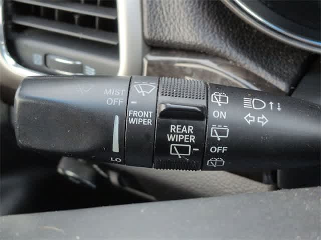 Thumbnail: 2012 Jeep Grand Cherokee - 25