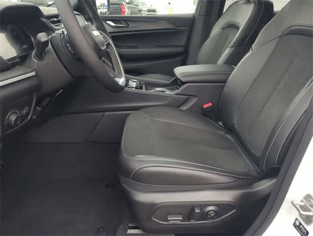 Thumbnail: 2025 Jeep Grand Cherokee - 16