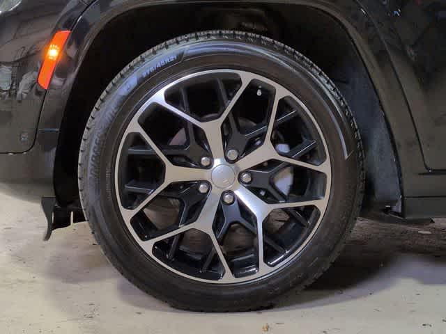 Thumbnail: 2023 Jeep Grand Cherokee - 14