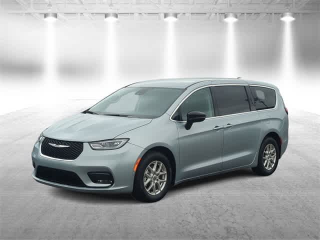 Thumbnail: 2024 Chrysler Pacifica - 4