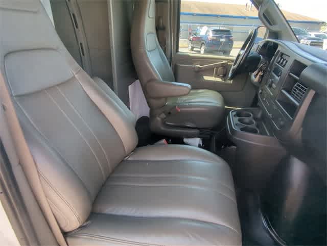 Thumbnail: 2017 Chevrolet Express - 18