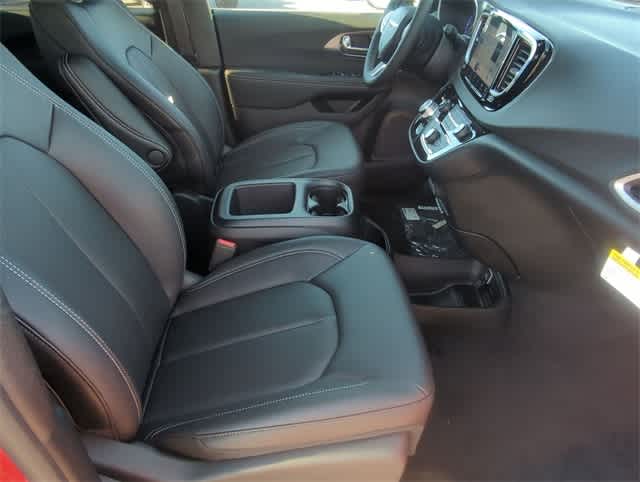 Thumbnail: 2026 Chrysler Voyager - 23