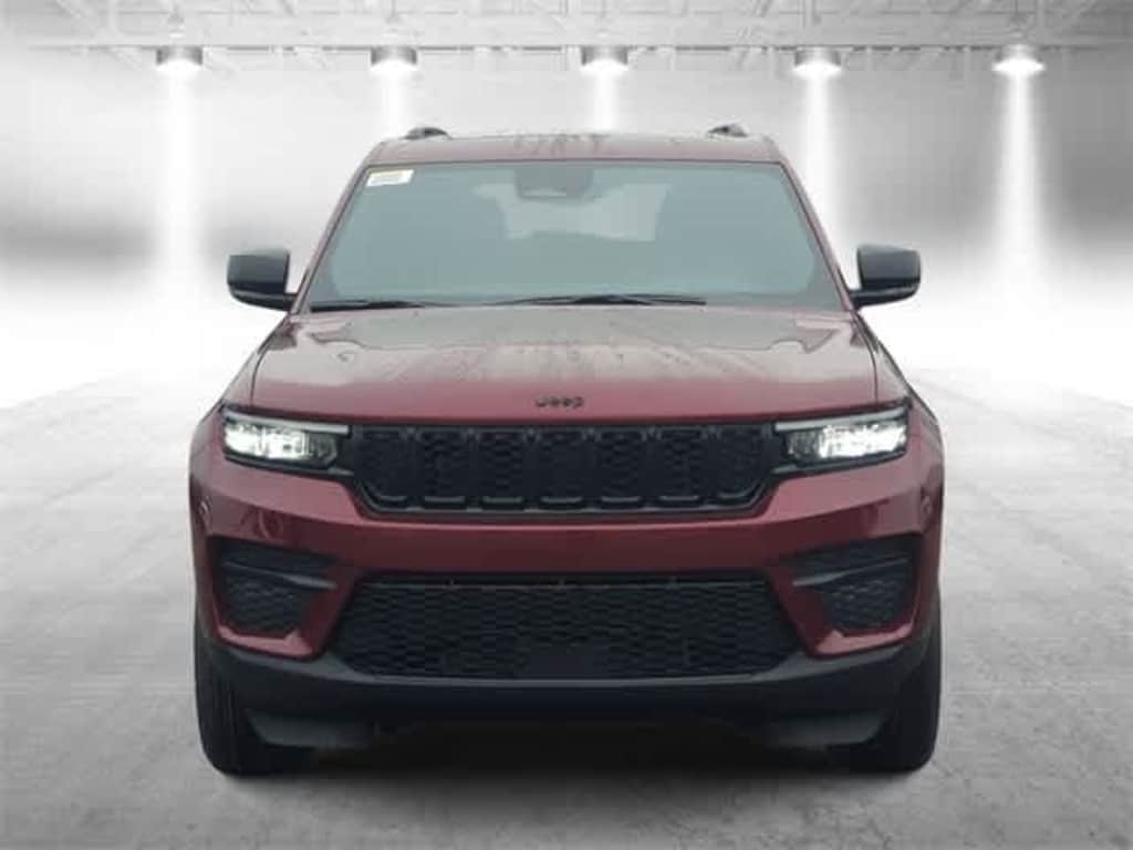 New 2025 Jeep Grand Cherokee Laredo Sport Utility