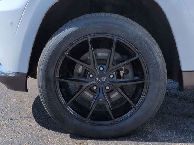 Thumbnail: 2015 Jeep Grand Cherokee - 14